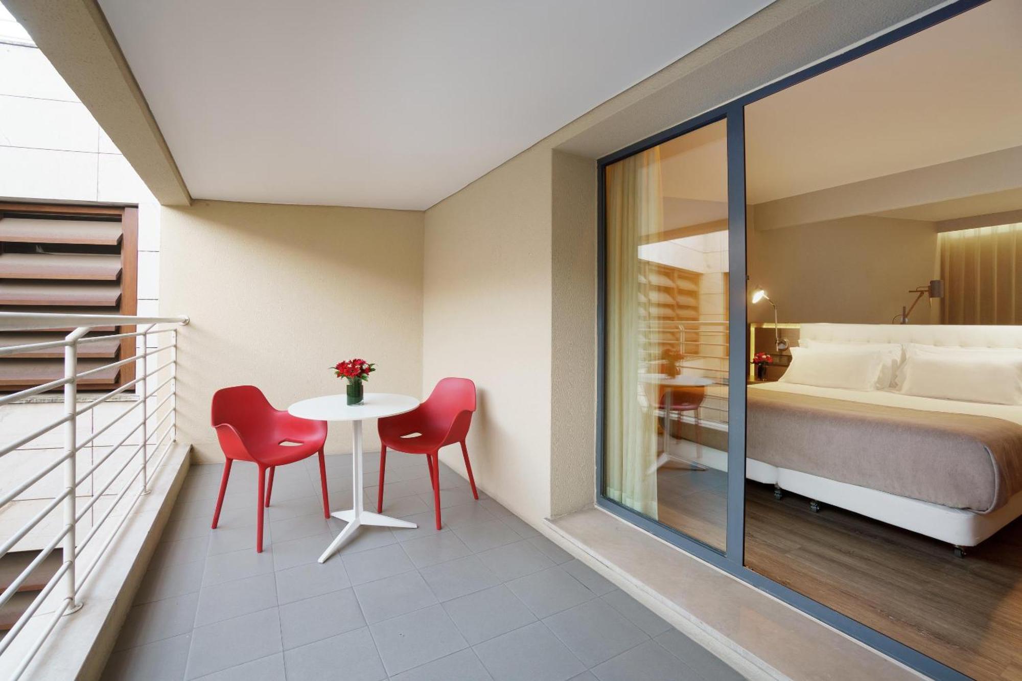 Suite avec Terrasse et Lit d’Appoint